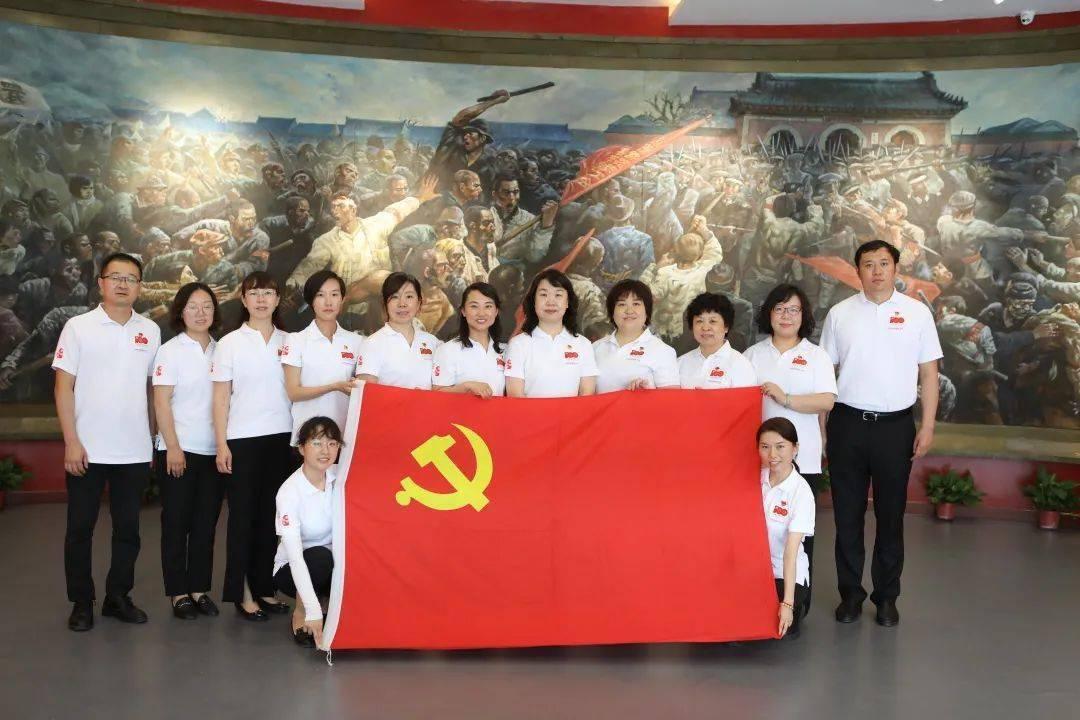 鲁迅先生经典的爱情诗,初读令人捧腹大笑,再读却发现暗藏真理